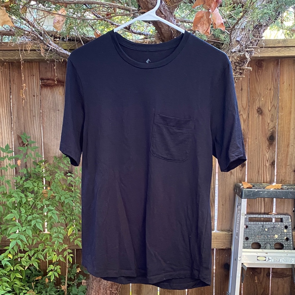 🖤Ridge merino 💯% merino wool black tshirt women’s M front pocket
